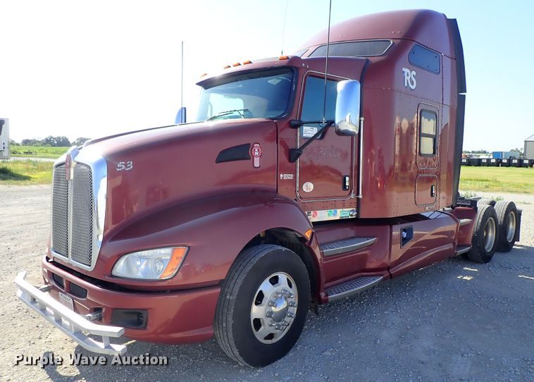image for item DE5470 2012 Kenworth T660 semi truck
