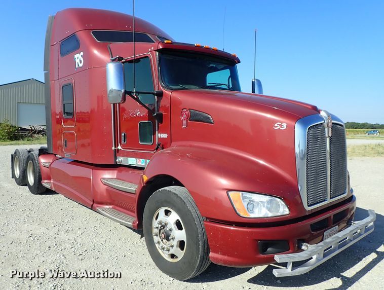 image for item DE5470 2012 Kenworth T660 semi truck