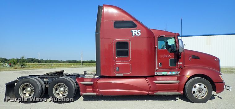 image for item DE5470 2012 Kenworth T660 semi truck