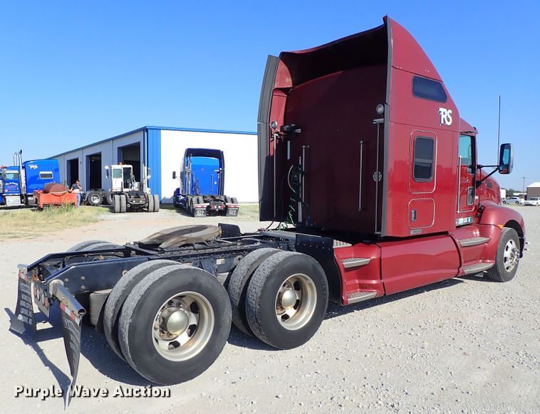image for item DE5470 2012 Kenworth T660 semi truck