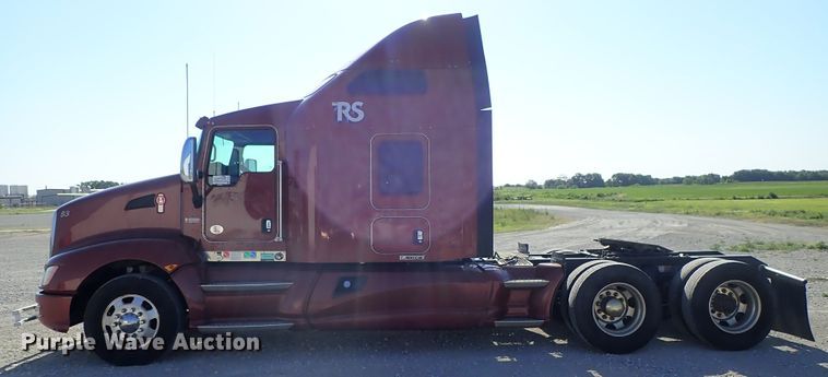 image for item DE5470 2012 Kenworth T660 semi truck
