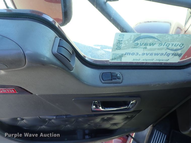 image for item DE5470 2012 Kenworth T660 semi truck