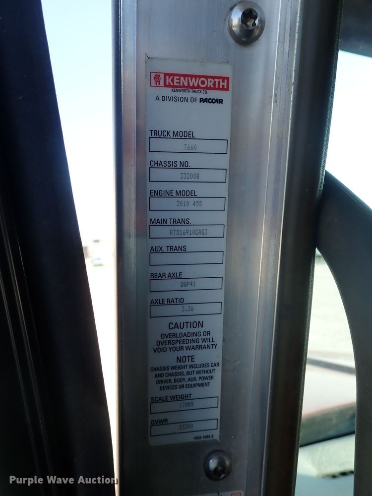 image for item DE5470 2012 Kenworth T660 semi truck