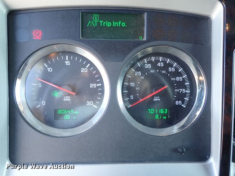 image for item DE5470 2012 Kenworth T660 semi truck