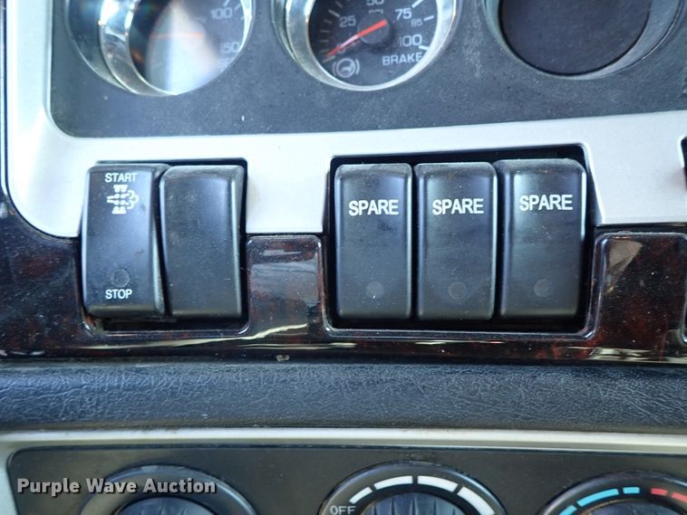 image for item DE5470 2012 Kenworth T660 semi truck