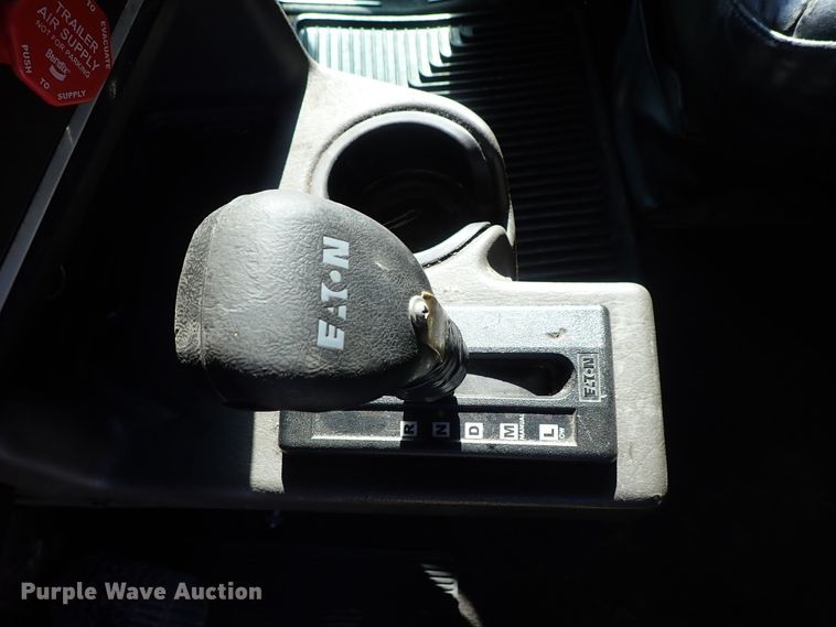 image for item DE5470 2012 Kenworth T660 semi truck