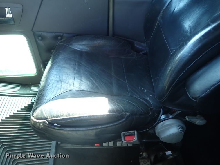 image for item DE5470 2012 Kenworth T660 semi truck