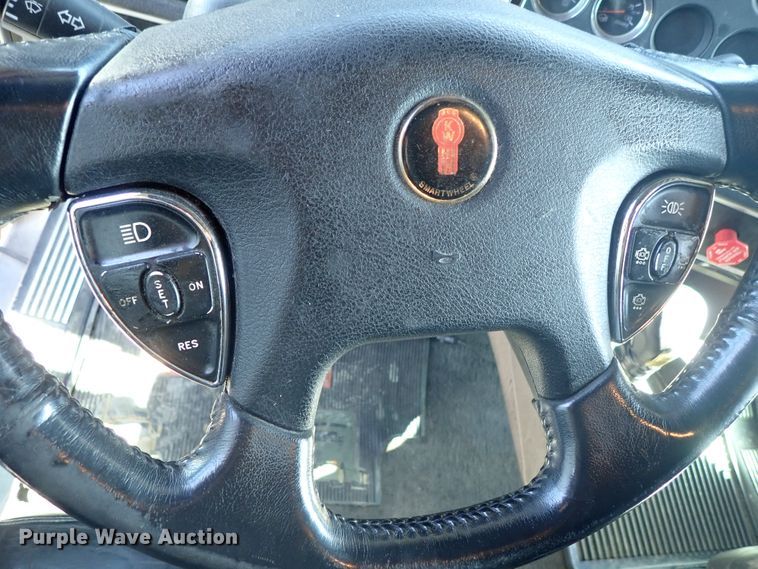 image for item DE5470 2012 Kenworth T660 semi truck