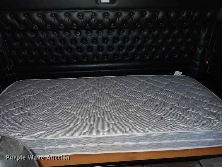 image for item DE5470 2012 Kenworth T660 semi truck