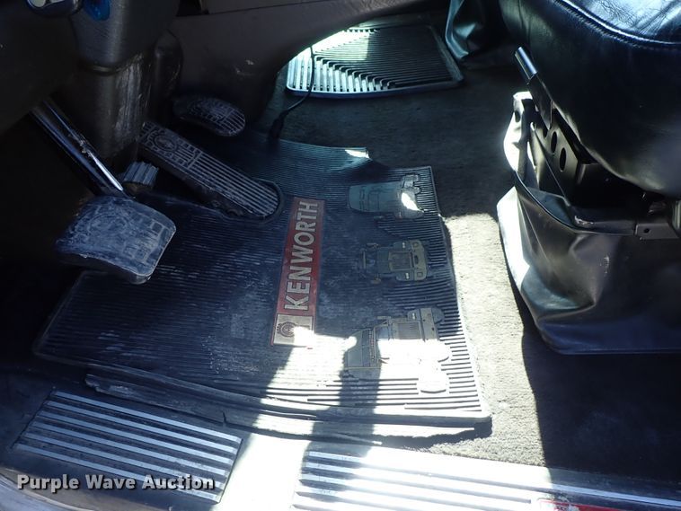 image for item DE5470 2012 Kenworth T660 semi truck