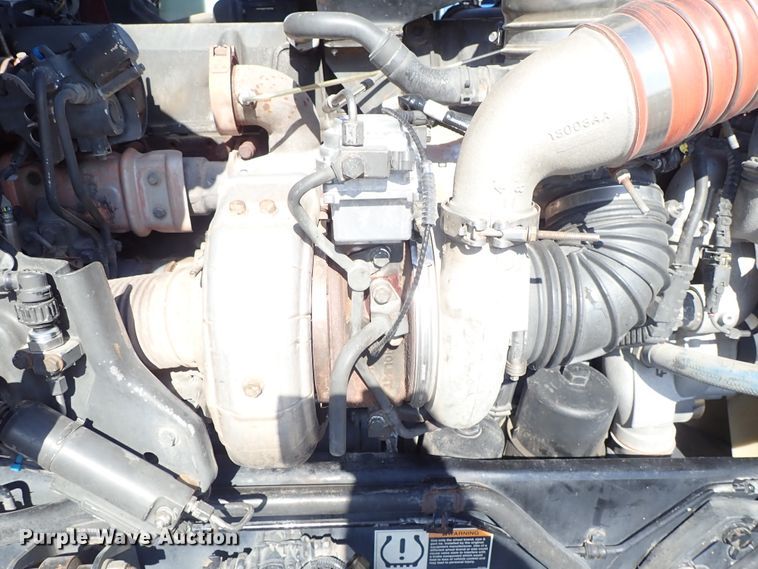 image for item DE5470 2012 Kenworth T660 semi truck