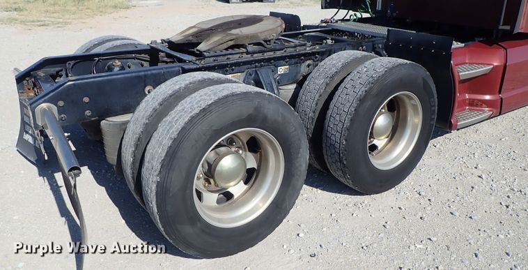 image for item DE5470 2012 Kenworth T660 semi truck