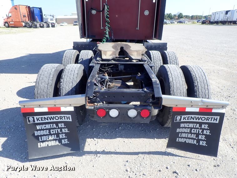 image for item DE5470 2012 Kenworth T660 semi truck