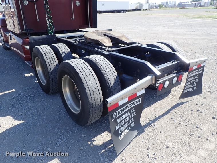 image for item DE5470 2012 Kenworth T660 semi truck