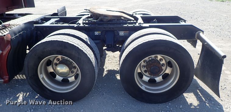 image for item DE5470 2012 Kenworth T660 semi truck