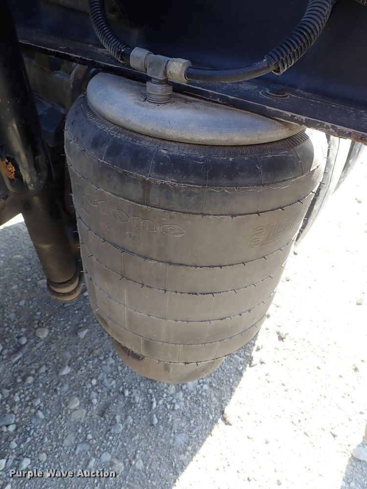 image for item DE5470 2012 Kenworth T660 semi truck