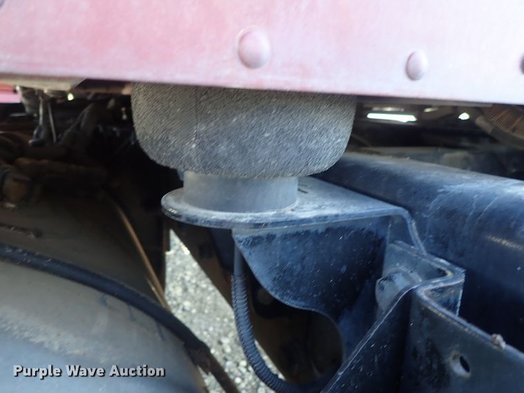 image for item DE5470 2012 Kenworth T660 semi truck