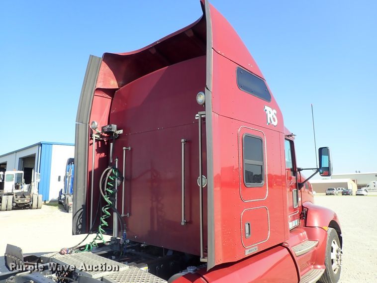 image for item DE5470 2012 Kenworth T660 semi truck