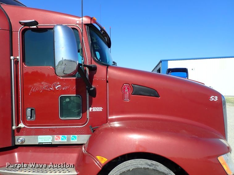 image for item DE5470 2012 Kenworth T660 semi truck