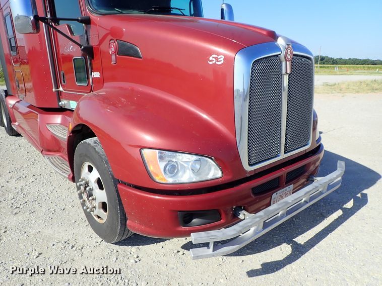 image for item DE5470 2012 Kenworth T660 semi truck