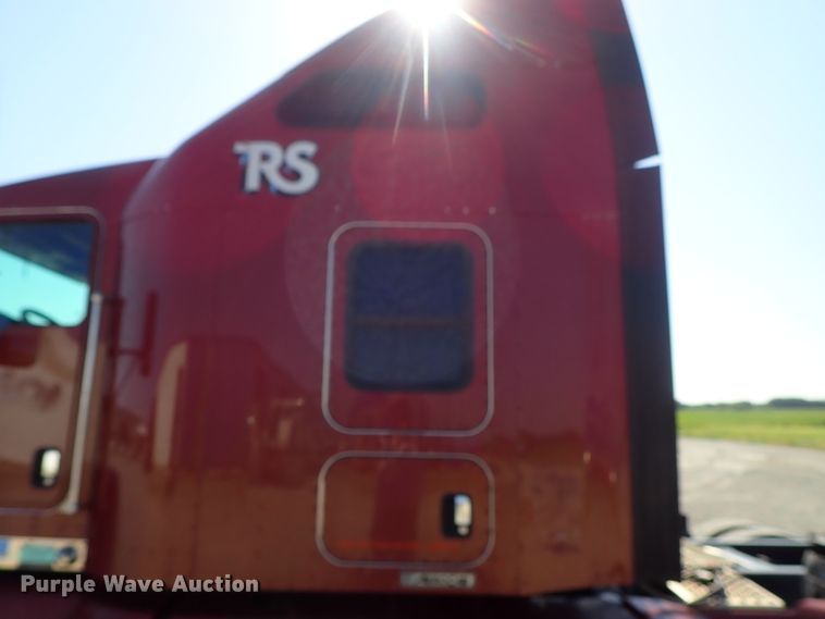 image for item DE5470 2012 Kenworth T660 semi truck