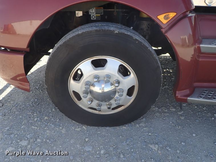 image for item DE5470 2012 Kenworth T660 semi truck