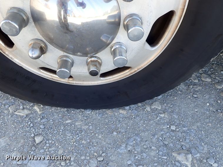 image for item DE5470 2012 Kenworth T660 semi truck