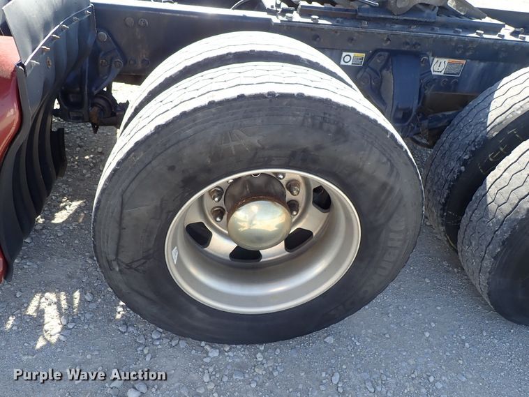 image for item DE5470 2012 Kenworth T660 semi truck