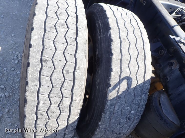 image for item DE5470 2012 Kenworth T660 semi truck