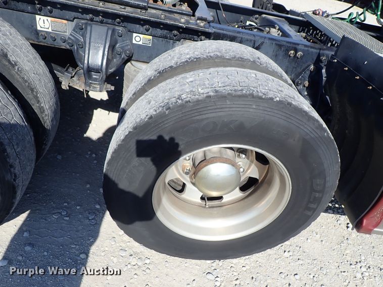 image for item DE5470 2012 Kenworth T660 semi truck