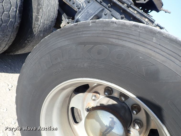 image for item DE5470 2012 Kenworth T660 semi truck