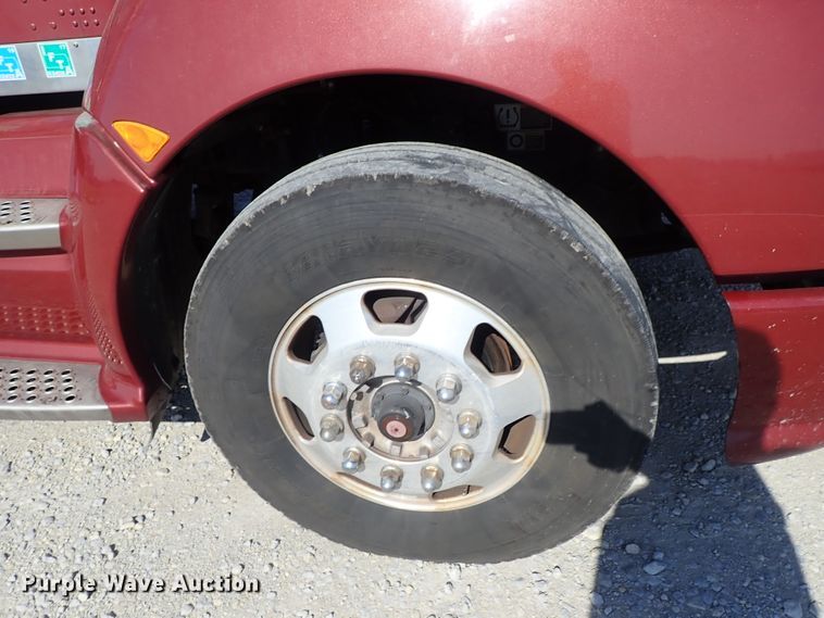 image for item DE5470 2012 Kenworth T660 semi truck