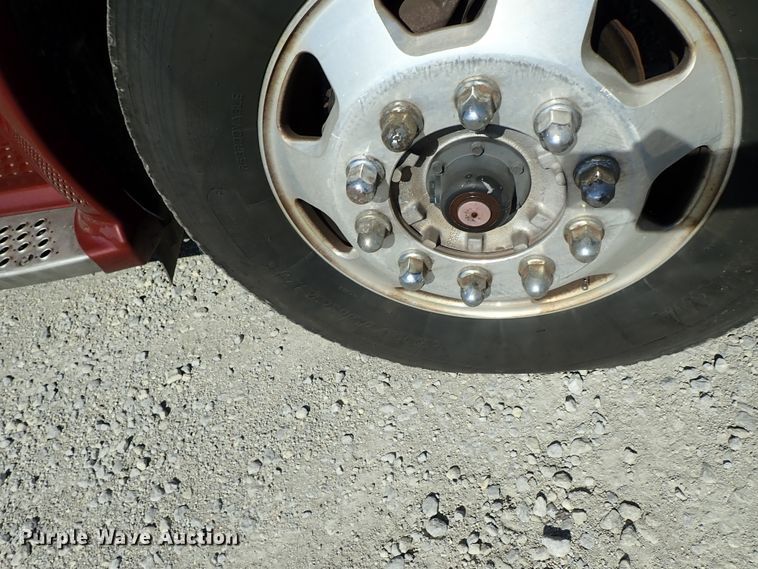 image for item DE5470 2012 Kenworth T660 semi truck