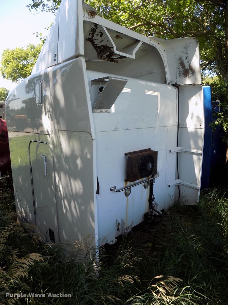 image for item DE7745 Truck Parts