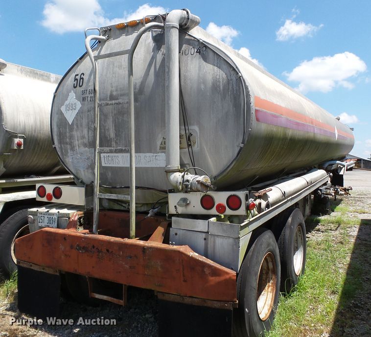 image for item DE7897 1973 Heil tank trailer