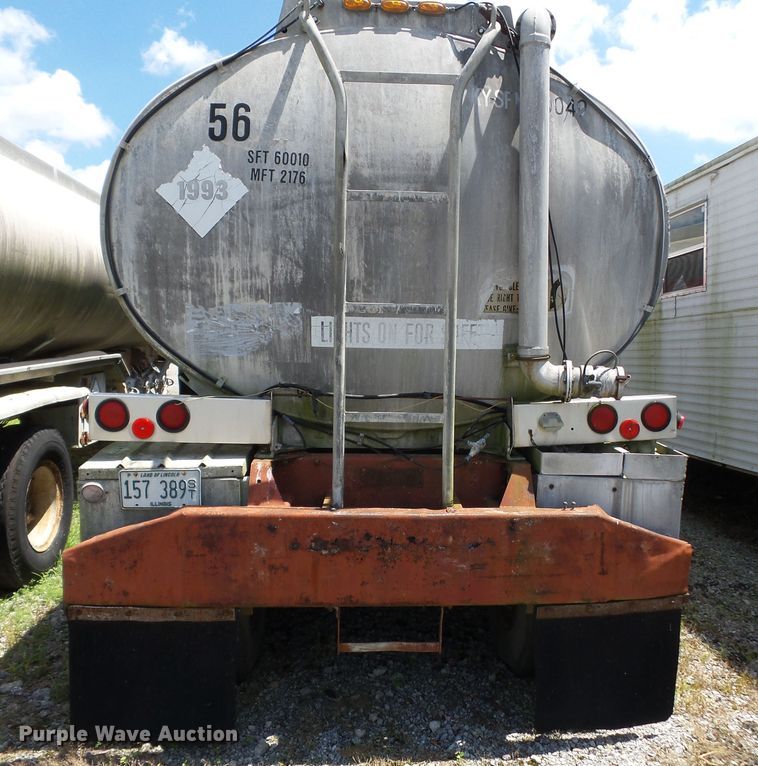 image for item DE7897 1973 Heil tank trailer