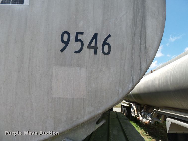 image for item DE7897 1973 Heil tank trailer