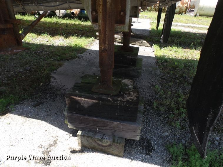 image for item DE7897 1973 Heil tank trailer