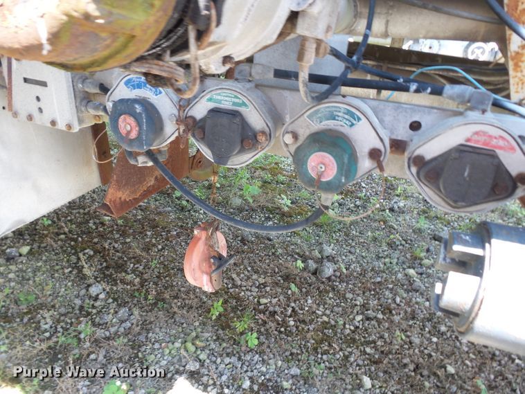 image for item DE7897 1973 Heil tank trailer