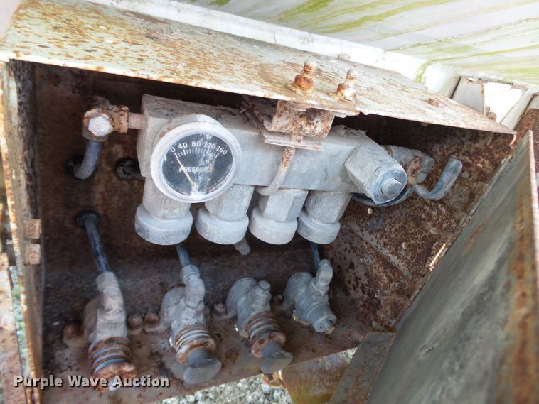 image for item DE7897 1973 Heil tank trailer