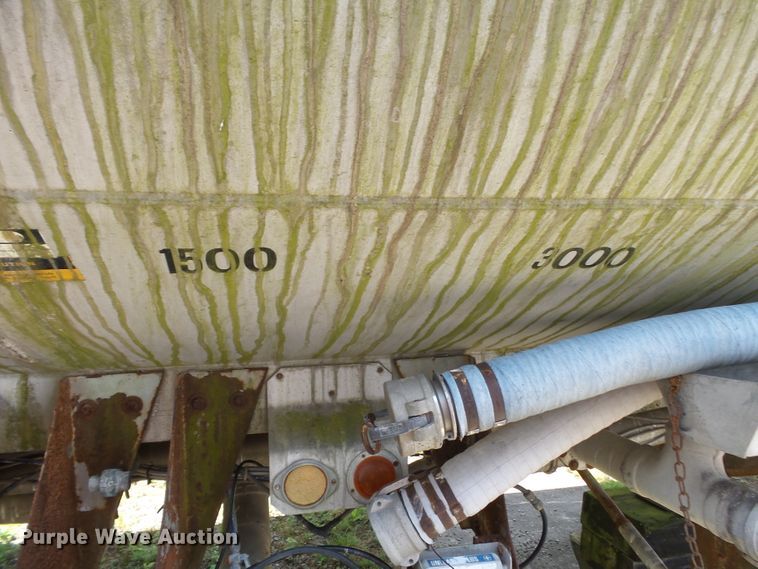 image for item DE7897 1973 Heil tank trailer