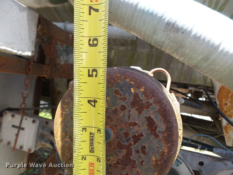 image for item DE7897 1973 Heil tank trailer