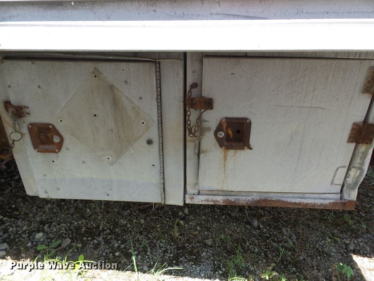 image for item DE7897 1973 Heil tank trailer