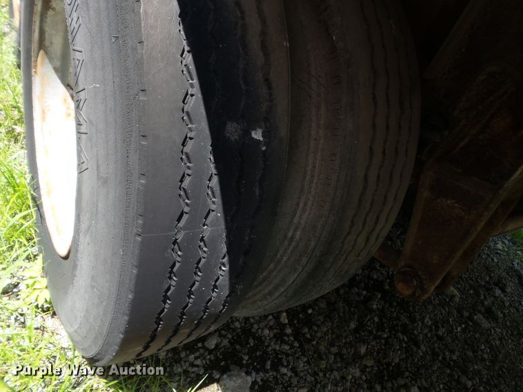 image for item DE7897 1973 Heil tank trailer