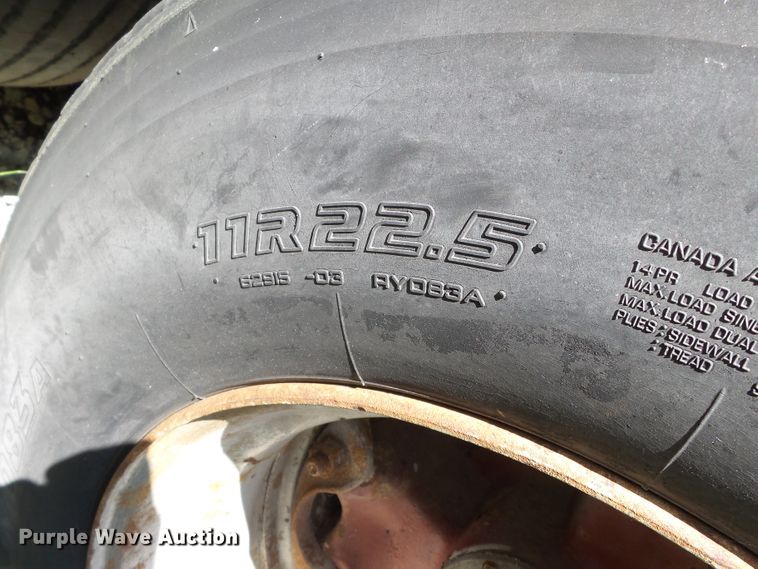 image for item DE7897 1973 Heil tank trailer