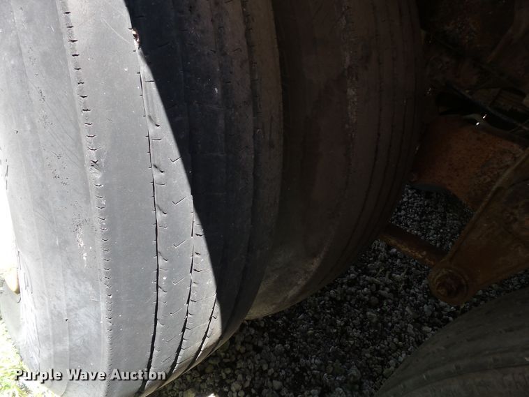 image for item DE7897 1973 Heil tank trailer