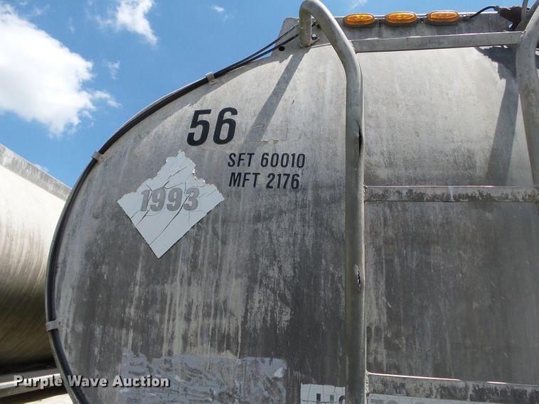 image for item DE7897 1973 Heil tank trailer