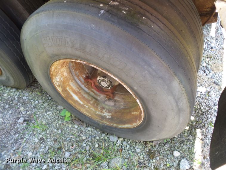 image for item DE7897 1973 Heil tank trailer