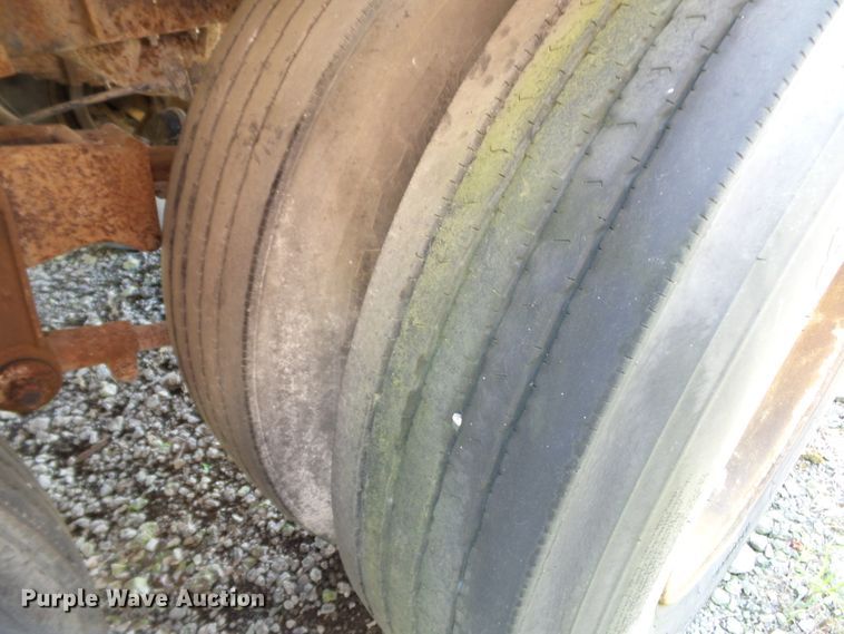 image for item DE7897 1973 Heil tank trailer