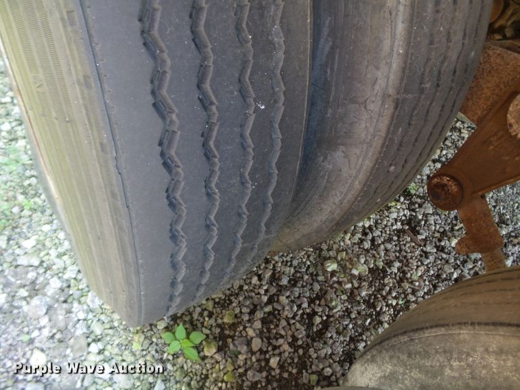 image for item DE7897 1973 Heil tank trailer